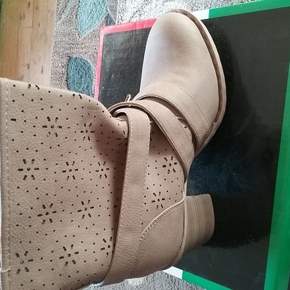 Bucco boots 7 NIB - Picture 2 of 6